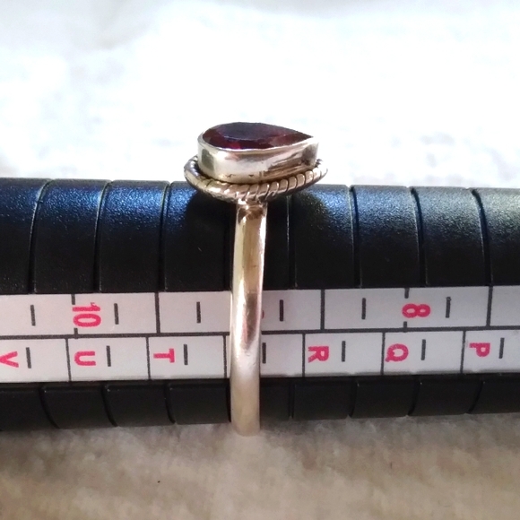 Vintage garnet ring in artisan sterling silver - Picture 4 of 4